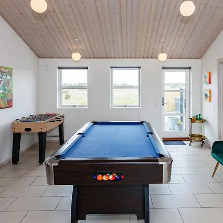 8 Person In Lokken-by Traum