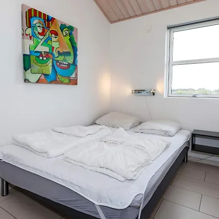 8 Person In Lokken-by Traum *